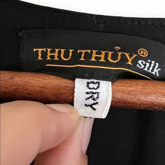 Thu
Thuy Silk Scalloped Hem Sleeveless Mini Dress - Picture 4 of 5